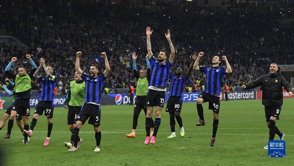 C罗2026世界杯将推出金色签名球鞋，致敬经典Mercurial设计（C罗将在2026世界杯发布金色签名战靴，致敬经典Mercurial设计）