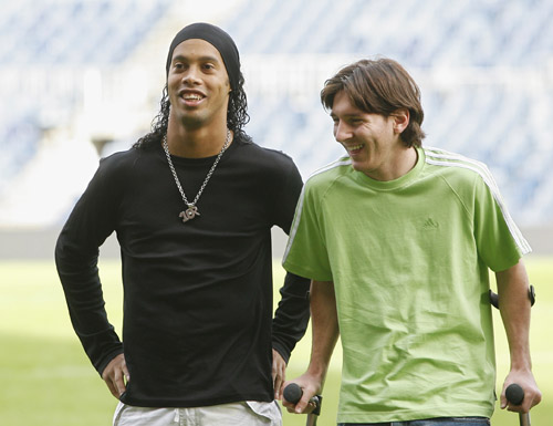 世体：巴萨已提前告知西足协，亚马尔在报到前将接受检查（世体：巴萨已提前通知西班牙足协，亚马尔报到前将先接受检查）