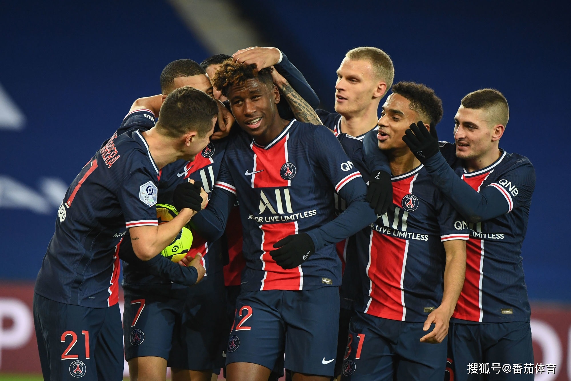 英超半场：西蒙斯传射，里沙利松破门，热刺2-0布伦特福德