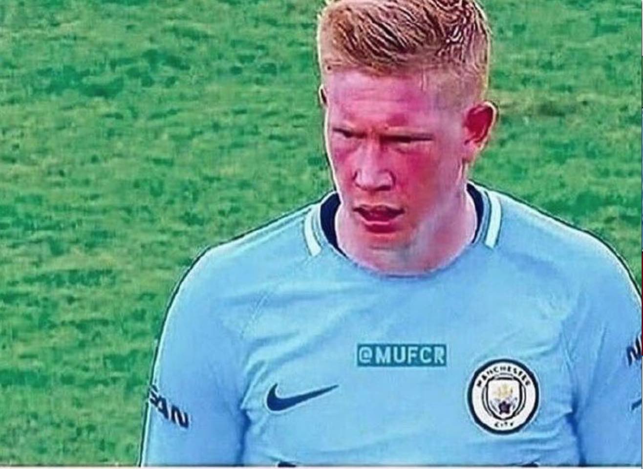 足球国足球迷自发组织万人方阵助威