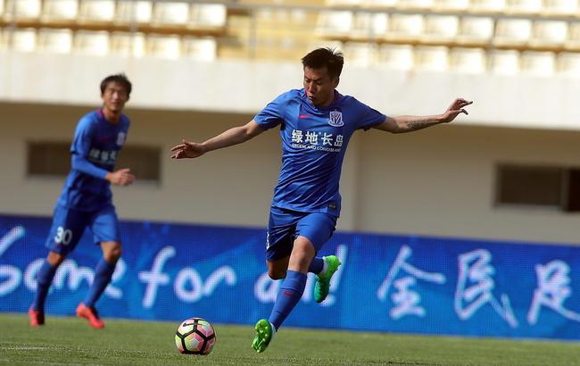 法媒：于帕想在新合同第一年加解约条款，对此巴黎和皇马愿意（法媒：于帕希望在新合同首年设置解约条款，巴黎与皇马均同意）