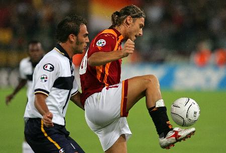 图片报：法兰克福队医私下为对手球员治疗，现已被开除