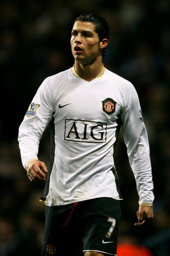 记者：若国足明年热身没惨案或大事故，邵佳一至少干到亚洲杯结束